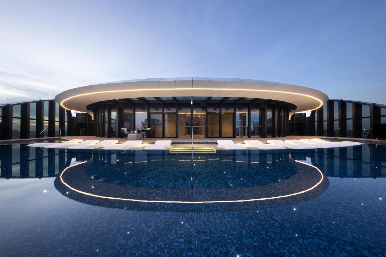 Melbourne Marriott Hotel Docklands Luaran gambar The Sky Pool at One Blackfriars