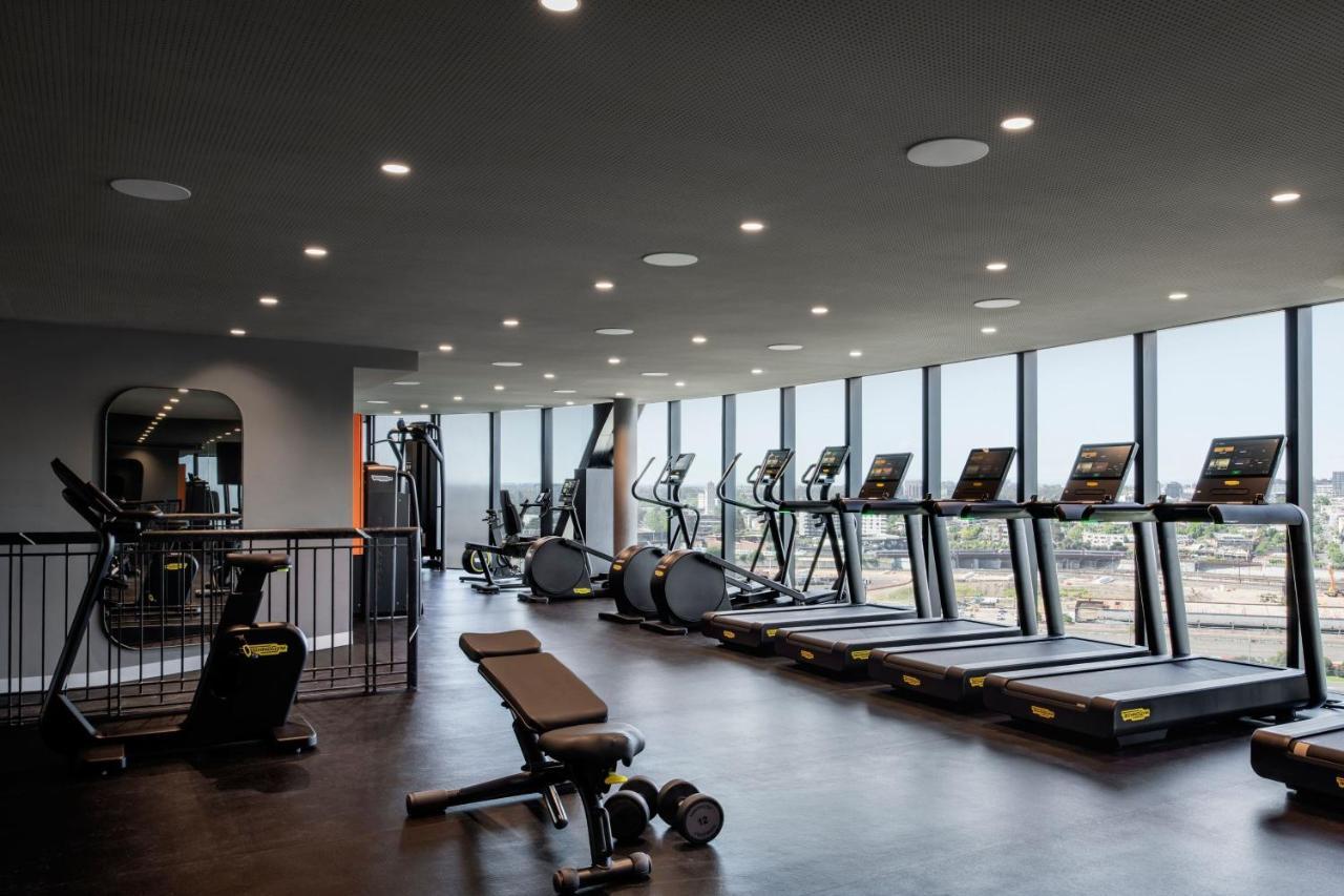 Melbourne Marriott Hotel Docklands Luaran gambar The gym at the 2018-opened hotel
