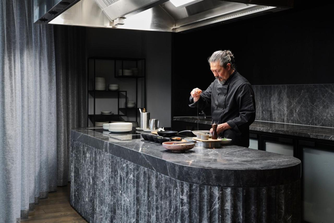Melbourne Marriott Hotel Docklands Luaran gambar Chef Nobu Matsuhisa