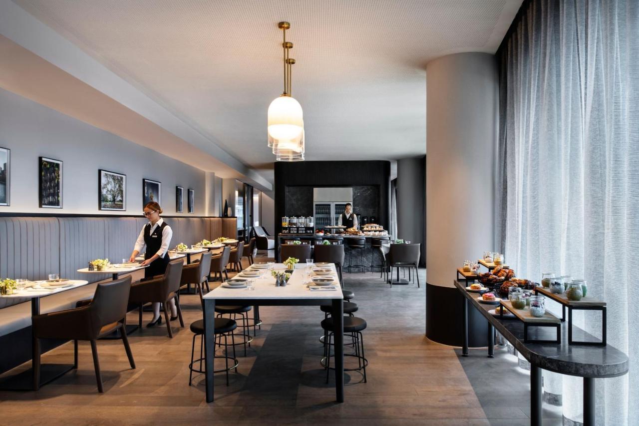 Melbourne Marriott Hotel Docklands Luaran gambar The lounge at London Heathrow Airport