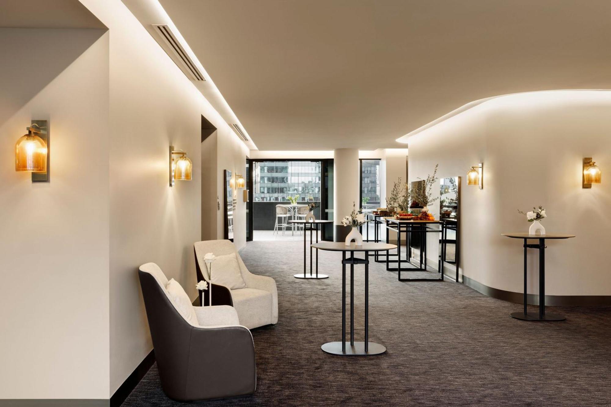 Melbourne Marriott Hotel Docklands Luaran gambar The Club at Frankfurt Airport